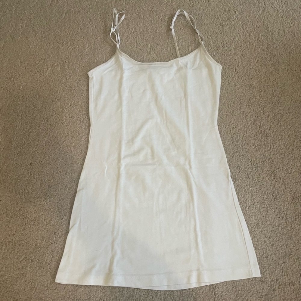 Zenana Outfitters white long tank‎ top 
size small